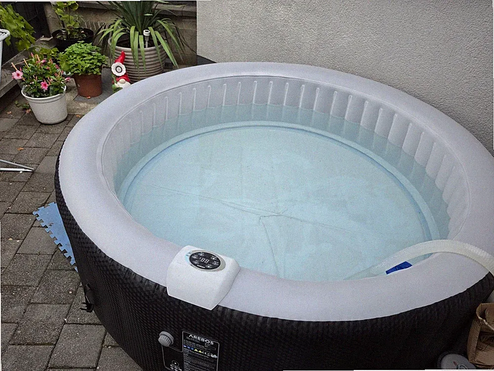 Arebos SANTORINI aufblasbarer Whirlpool 208cm 6-7 Sitze LED Heizung Pumpe