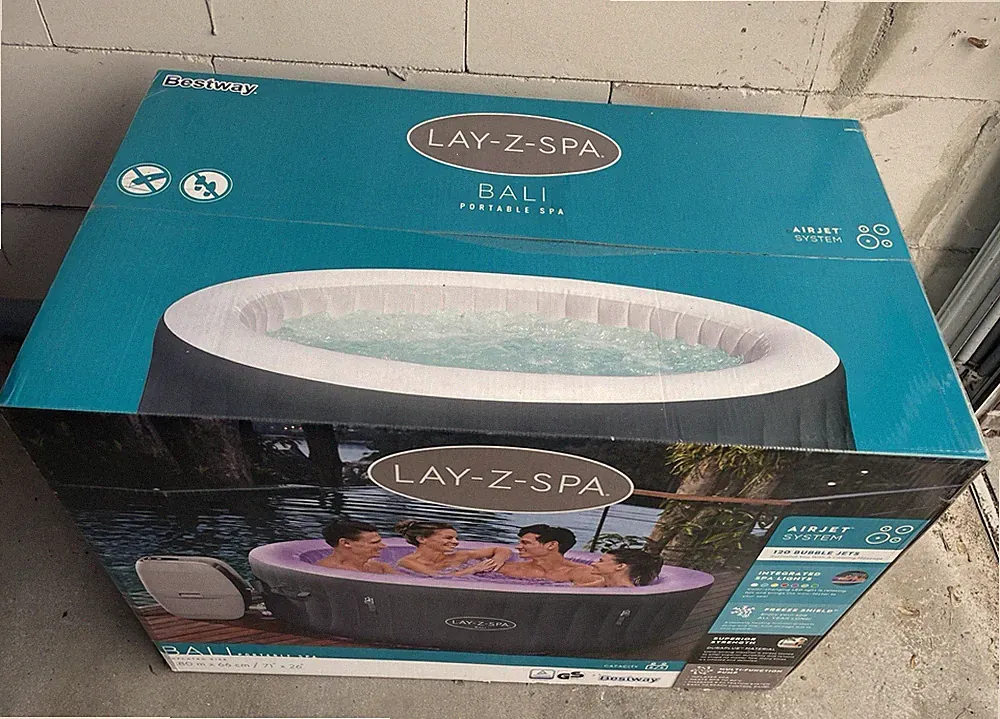 Neuer unbenutzter originalverpackt Whirlpool LAY-Z-SPA Bali Bestway aufblasbar